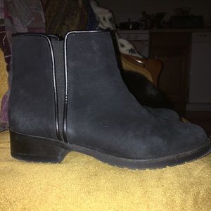 Steve Madden Suede Chelsea Boots